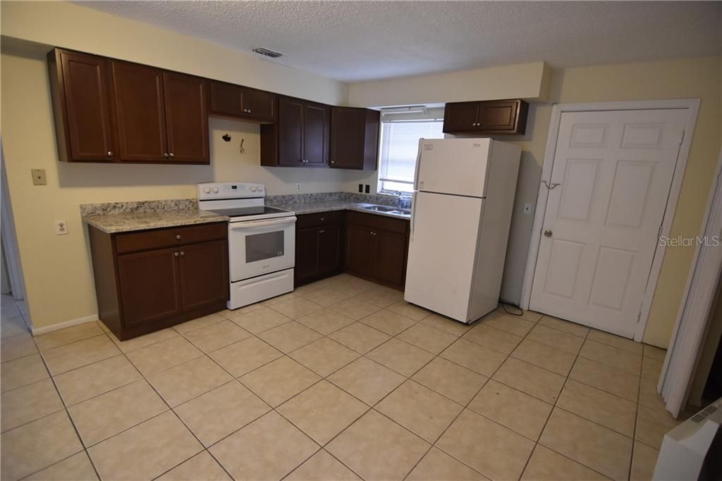 Recently Rented: $850 (2 beds, 1 baths, 1819 Square Feet)