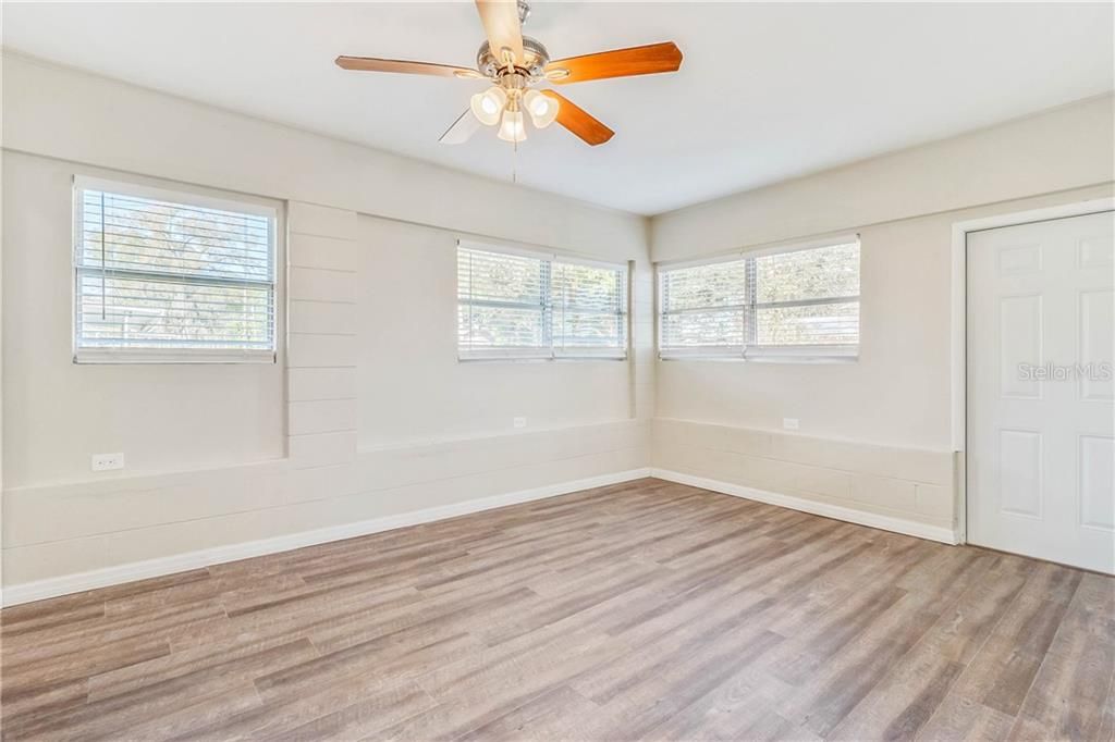 Recently Rented: $1,395 (4 beds, 2 baths, 1492 Square Feet)