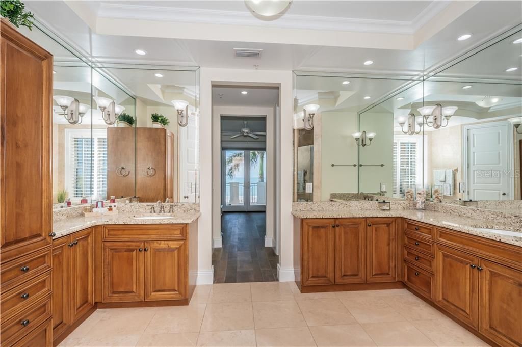 Recently Sold: $4,400,000 (5 beds, 5 baths, 4068 Square Feet)
