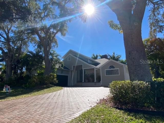 Recently Sold: $1,250,000 (4 beds, 3 baths, 2733 Square Feet)