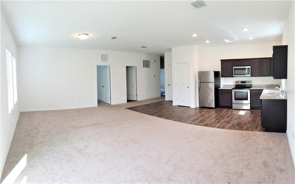 Recently Rented: $1,450 (3 beds, 2 baths, 1621 Square Feet)