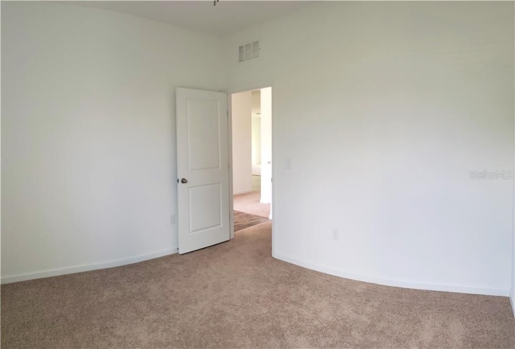 Recently Rented: $1,450 (3 beds, 2 baths, 1621 Square Feet)