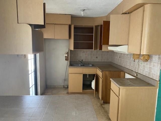 Vendido Recientemente: $73,000 (3 camas, 1 baños, 5470 Pies cuadrados)