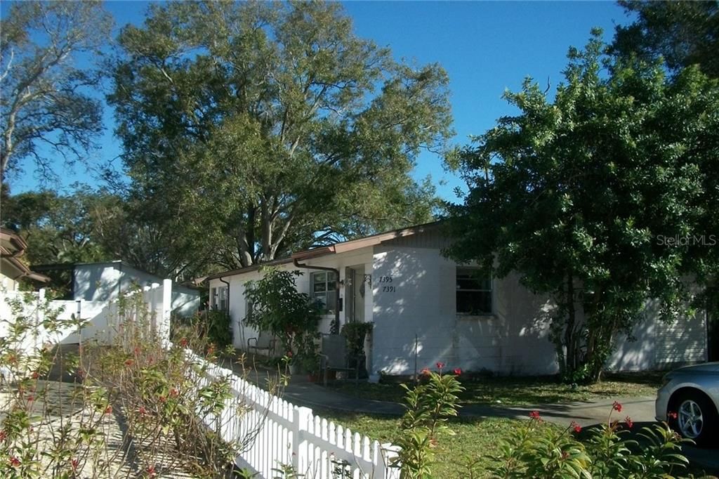 Front view, Unit are Tandem which is one in the front and one in the back. Plus plenty of parking in the front