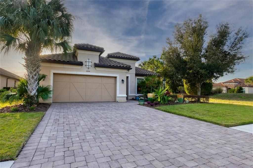 Recently Sold: $685,000 (3 beds, 3 baths, 2275 Square Feet)