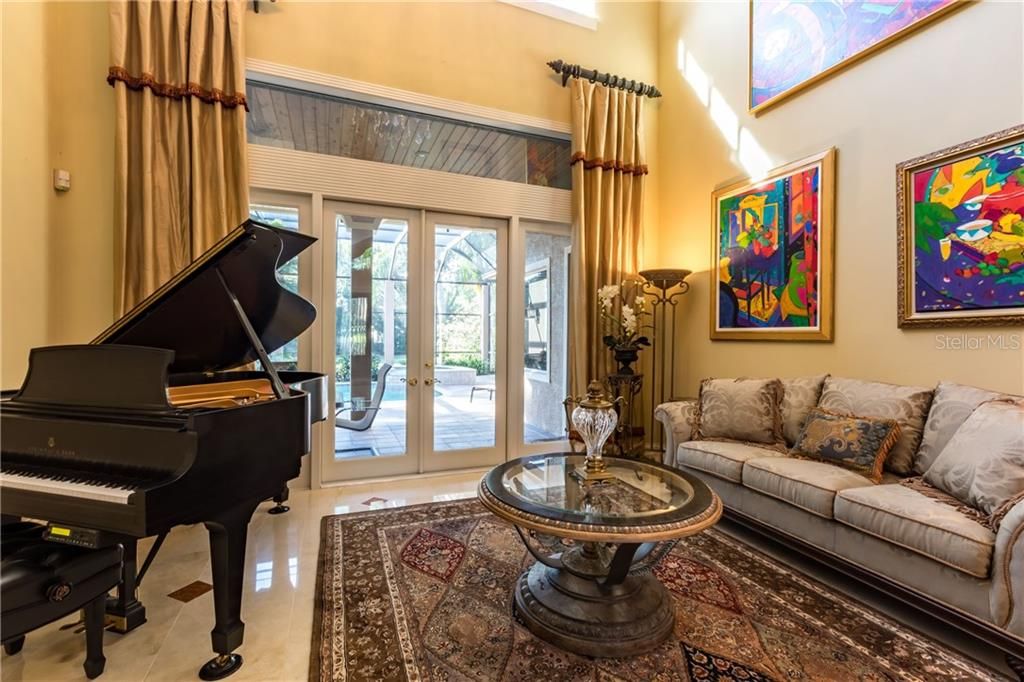 Recently Sold: $2,250,000 (5 beds, 6 baths, 6383 Square Feet)