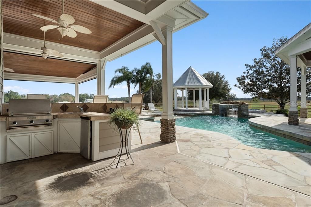 SUMMER KITCHEN and Pool, Gazebo & Heated Spa