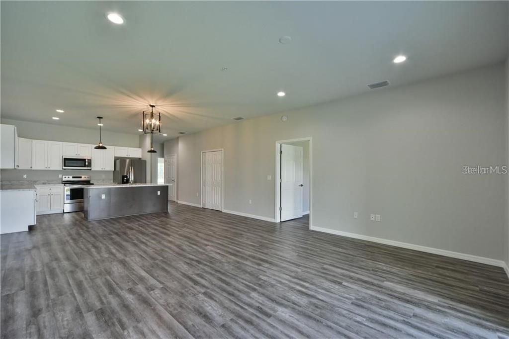Recently Sold: $167,000 (2 beds, 2 baths, 1365 Square Feet)