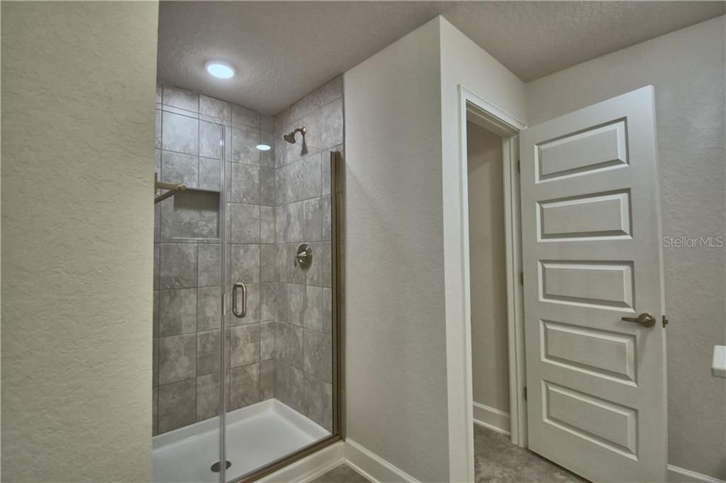 最近售出: $410,500 (4 贝兹, 3 浴室, 2200 平方英尺)
