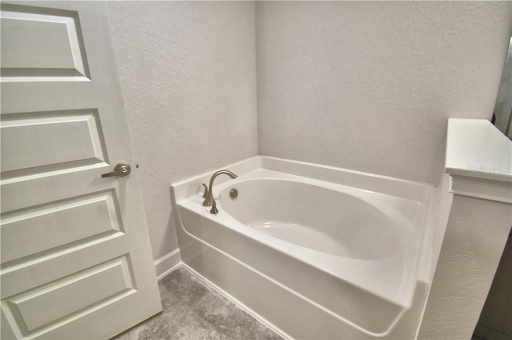 Недавно продано: $410,500 (4 спален, 3 ванн, 2200 Квадратных фут)