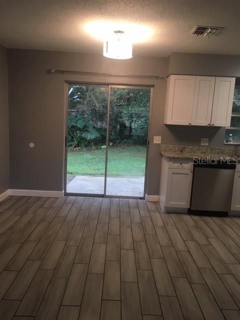 Recently Sold: $115,000 (2 beds, 1 baths, 1000 Square Feet)