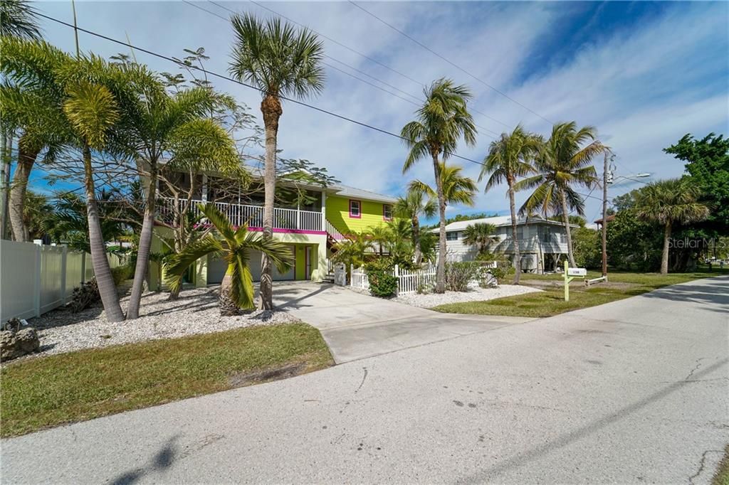 Recently Sold: $599,000 (3 beds, 2 baths, 1418 Square Feet)