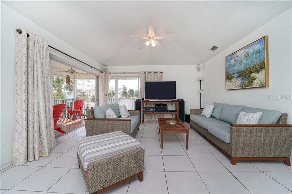 Recently Sold: $599,000 (3 beds, 2 baths, 1418 Square Feet)