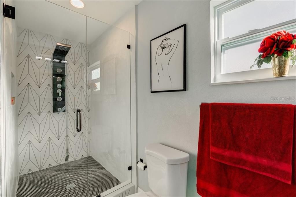 最近售出: $399,800 (4 贝兹, 2 浴室, 1736 平方英尺)