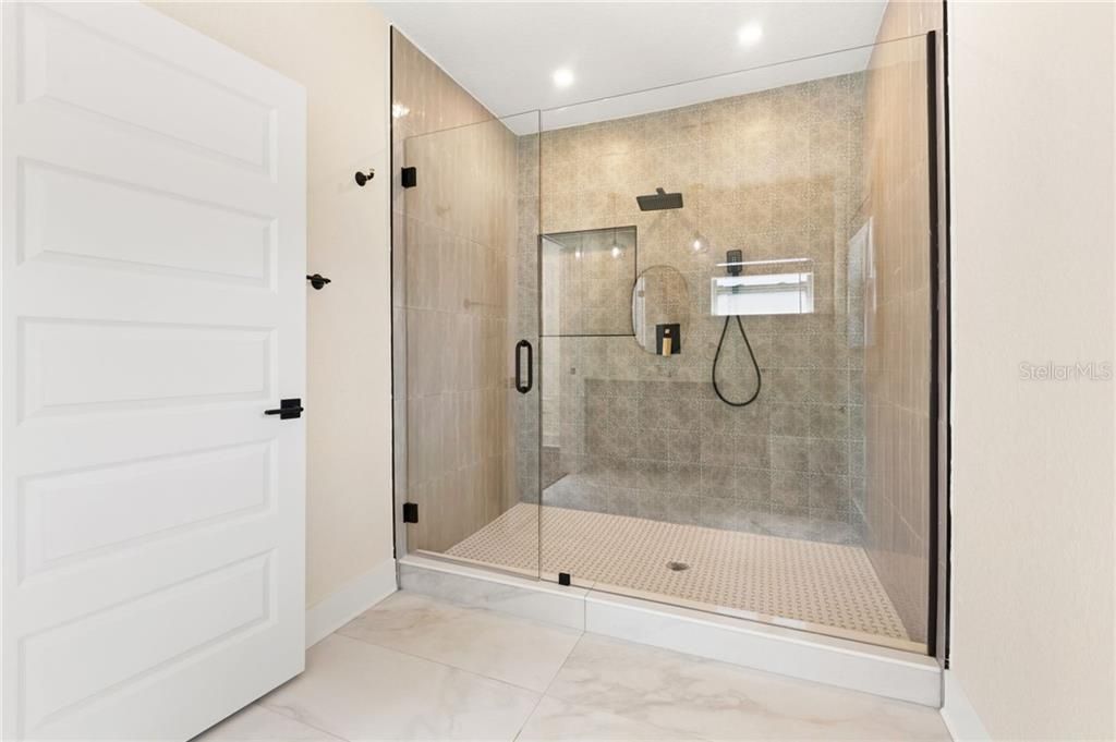 最近售出: $805,000 (4 贝兹, 3 浴室, 2762 平方英尺)