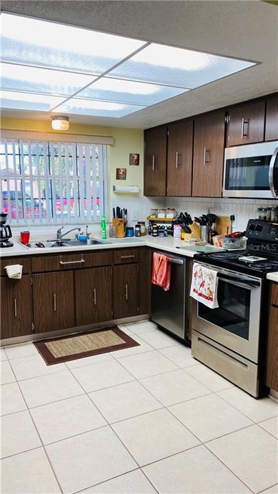 Recently Sold: $268,000 (4 beds, 2 baths, 1308 Square Feet)