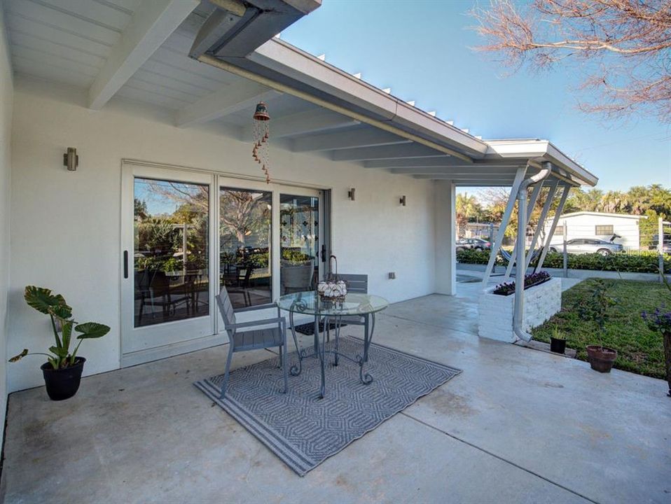 Recently Sold: $635,000 (3 beds, 2 baths, 1781 Square Feet)