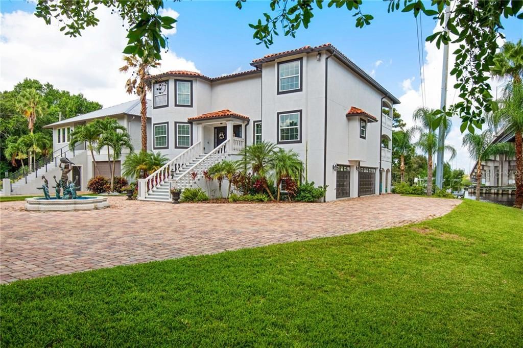 Recently Sold: $960,000 (4 beds, 4 baths, 4213 Square Feet)