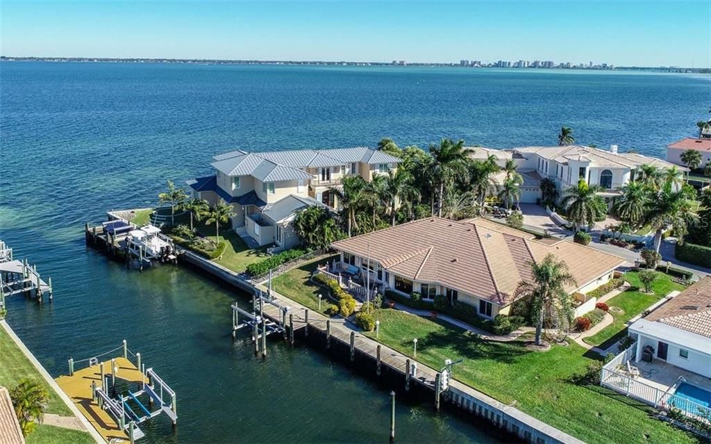 Recently Sold: $1,500,000 (3 beds, 2 baths, 3070 Square Feet)