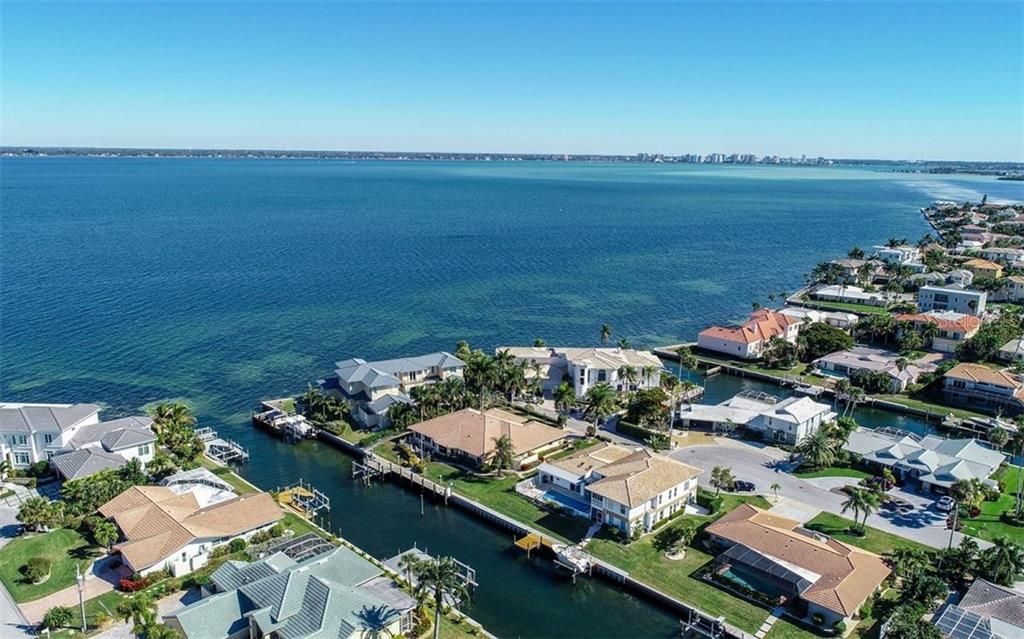 Recently Sold: $1,500,000 (3 beds, 2 baths, 3070 Square Feet)