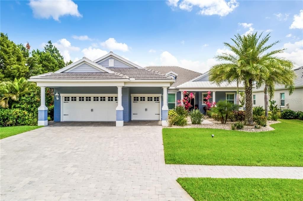 Recently Sold: $880,000 (3 beds, 3 baths, 2567 Square Feet)
