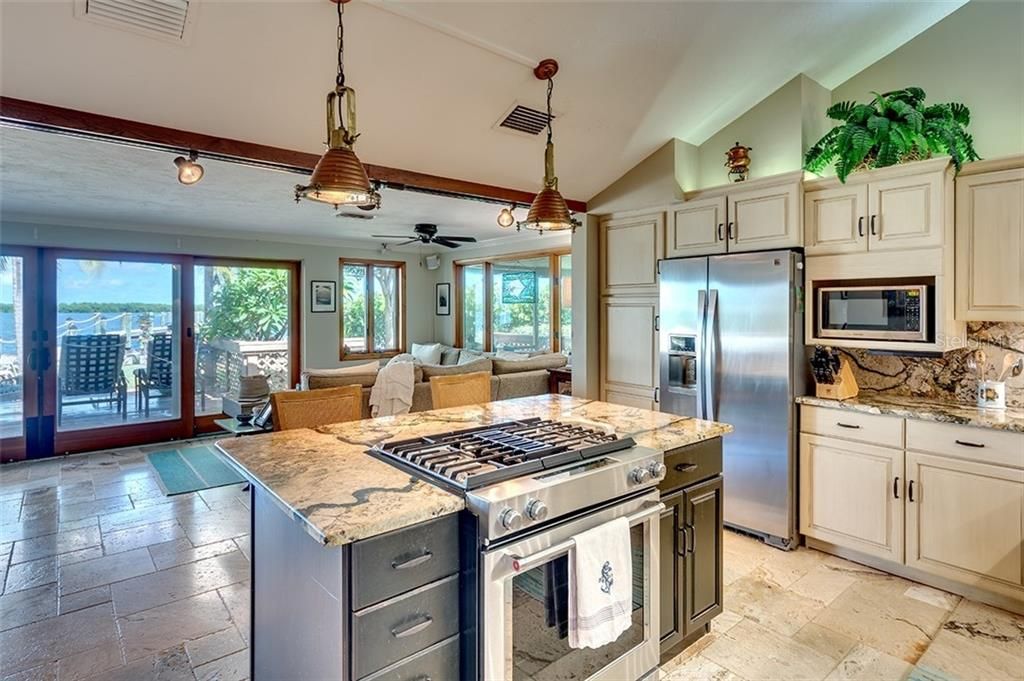 Beautifully updated Kitchen - Real Copper Ships Lights!