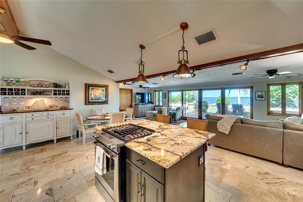 Recently Sold: $910,000 (3 beds, 2 baths, 2144 Square Feet)