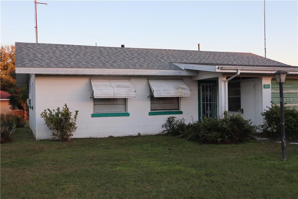 Front of the home. 1 car garage.