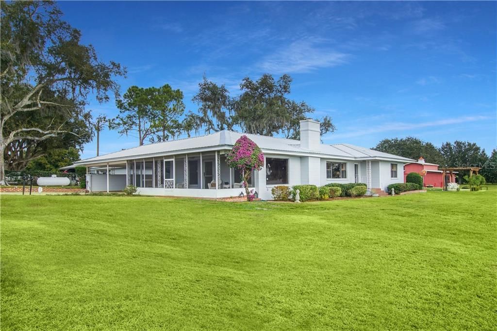 Recently Sold: $850,000 (3 beds, 3 baths, 2536 Square Feet)