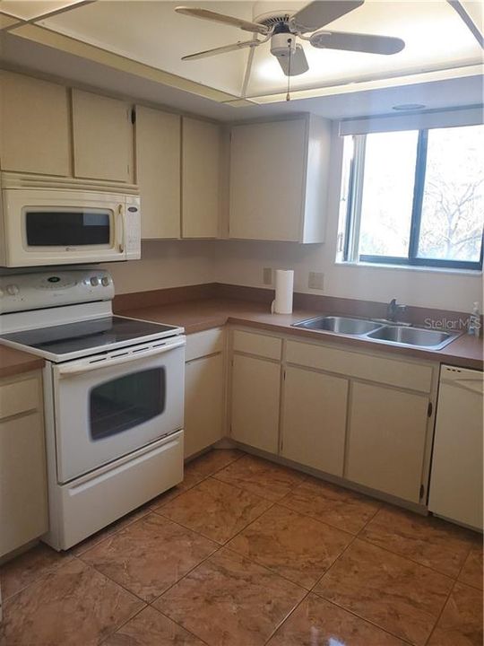 Vendido Recientemente: $145,000 (2 camas, 2 baños, 1365 Pies cuadrados)