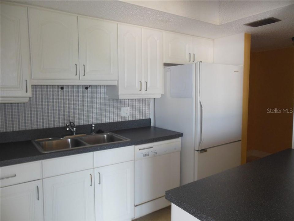 Recently Rented: $1,595 (2 beds, 2 baths, 1140 Square Feet)