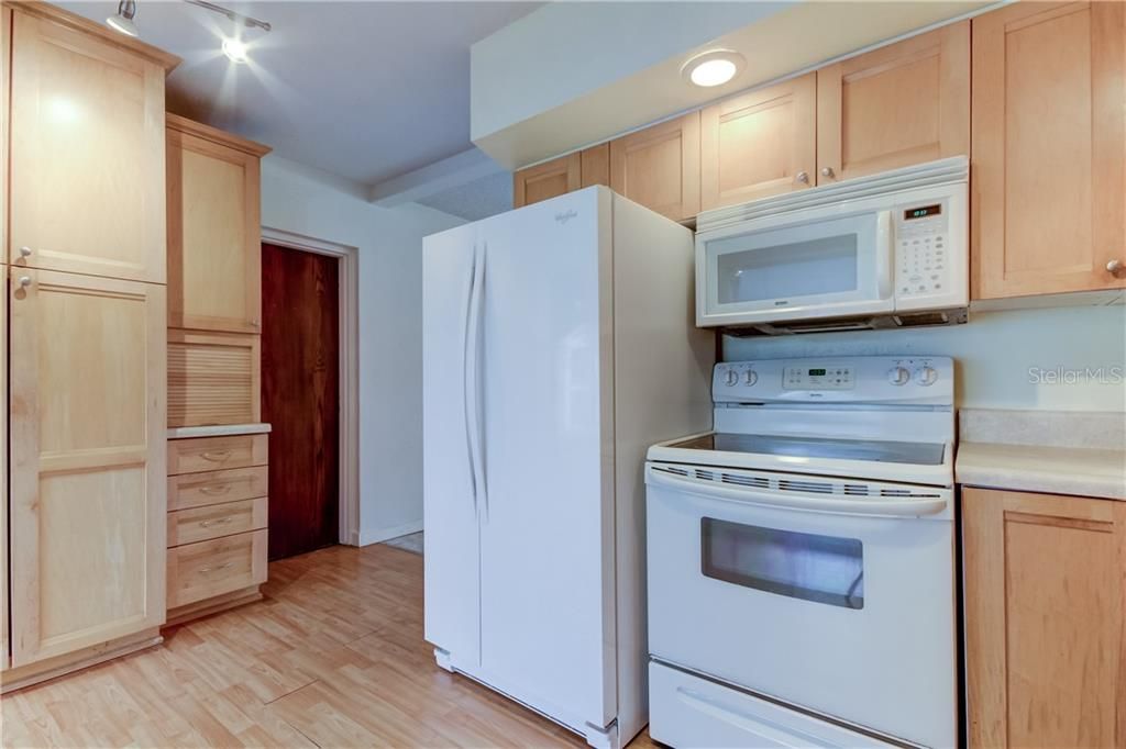 Recently Sold: $190,000 (2 beds, 1 baths, 1058 Square Feet)
