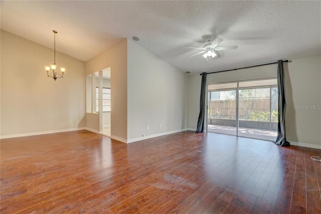 Recently Sold: $300,000 (3 beds, 2 baths, 1457 Square Feet)