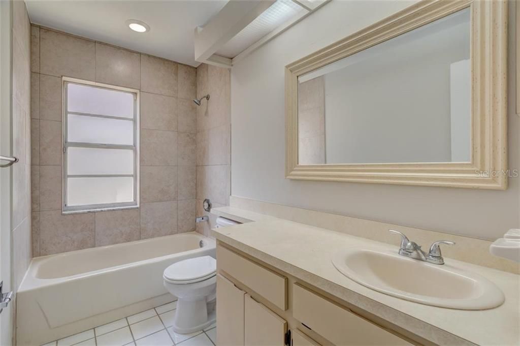最近售出: $300,000 (3 贝兹, 2 浴室, 1457 平方英尺)