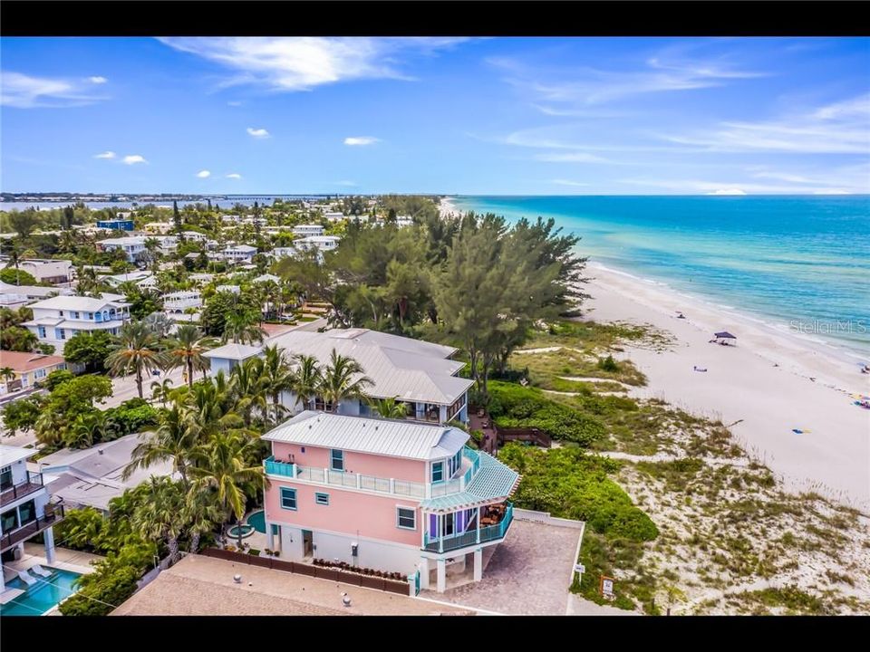 Recently Sold: $4,495,000 (4 beds, 3 baths, 2371 Square Feet)
