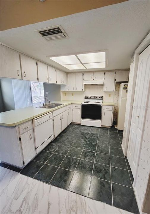 Recently Rented: $1,295 (2 beds, 2 baths, 1202 Square Feet)