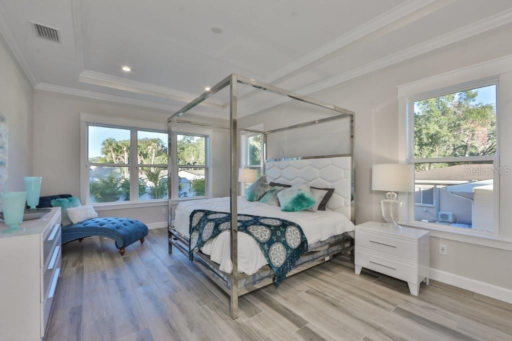 Recently Sold: $1,550,000 (5 beds, 5 baths, 4117 Square Feet)