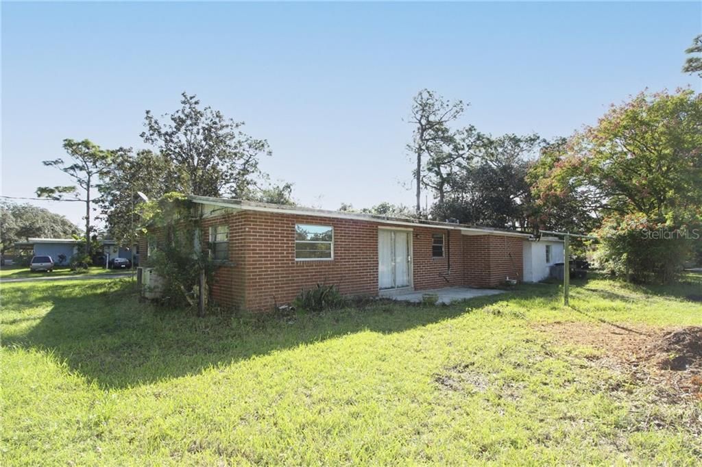 Recently Sold: $180,000 (3 beds, 2 baths, 1055 Square Feet)