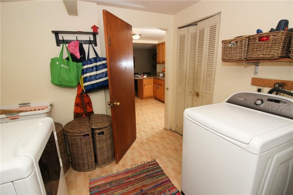 Vendido Recientemente: $180,000 (3 camas, 2 baños, 1055 Pies cuadrados)