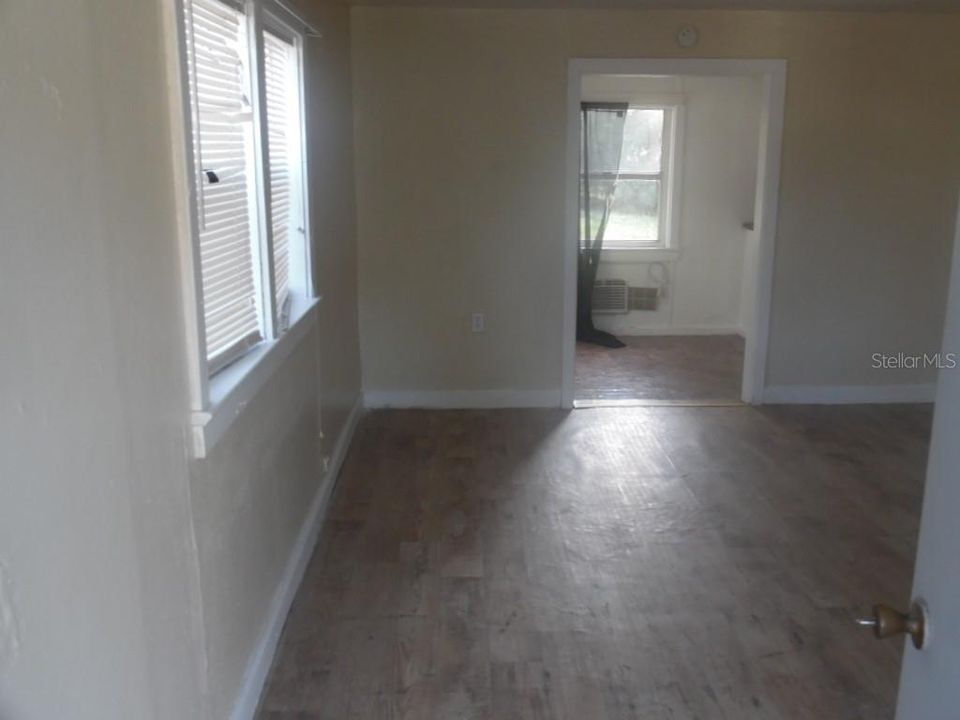 Recently Rented: $700 (0 beds, 1 baths, 550 Square Feet)