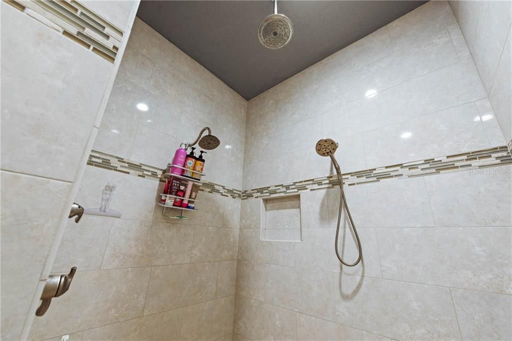 3 shower heads! Take your pick!