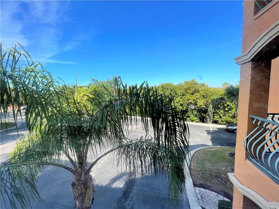 Recently Sold: $229,000 (2 beds, 2 baths, 1309 Square Feet)