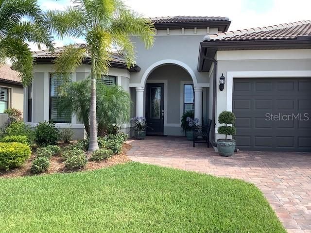 Recently Sold: $639,900 (3 beds, 3 baths, 2489 Square Feet)