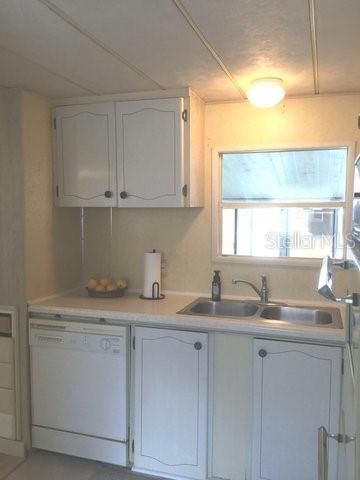 L Shaped Kitchen with Dishwasher