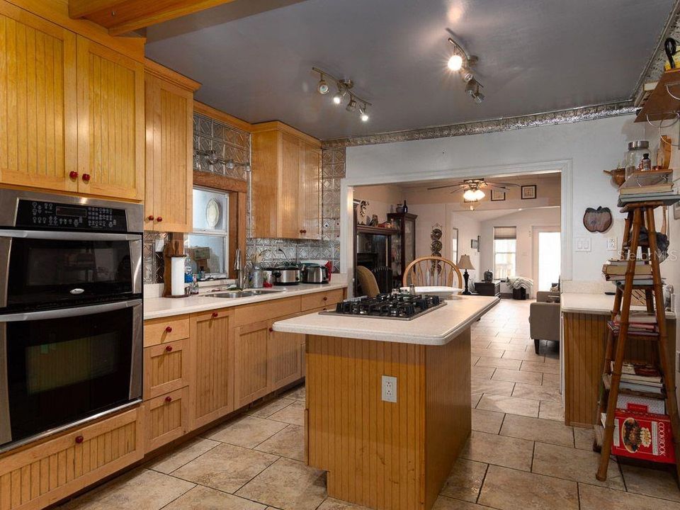 25925 Blue Lakes Dr, Paisley, FL 32767. Look at that oven and gas burners!