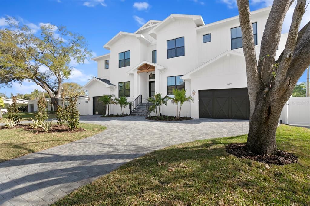 Recently Sold: $2,200,000 (5 beds, 4 baths, 5228 Square Feet)