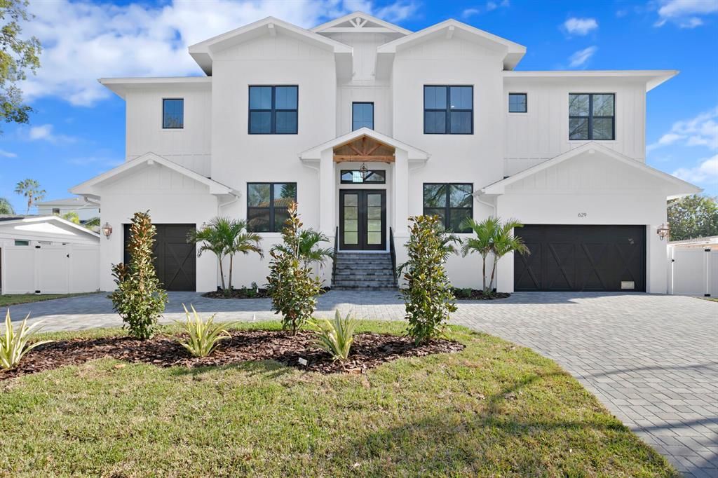 Recently Sold: $2,200,000 (5 beds, 4 baths, 5228 Square Feet)