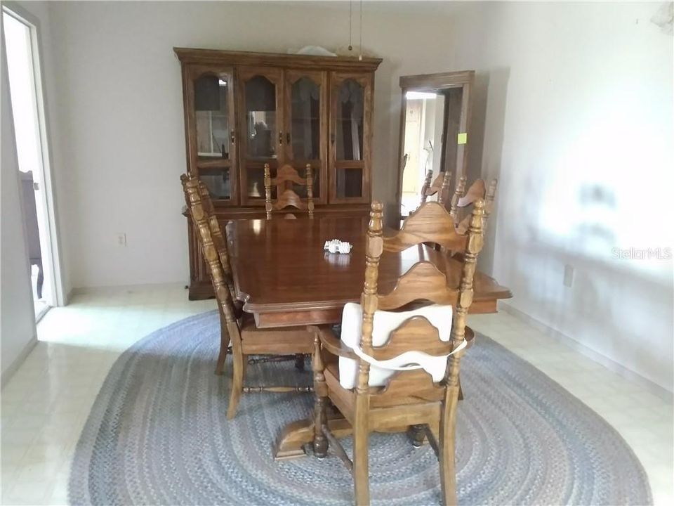 Vendido Recientemente: $339,000 (4 camas, 2 baños, 3572 Pies cuadrados)