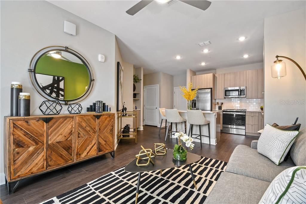 Recently Rented: $1,643 (1 beds, 1 baths, 772 Square Feet)