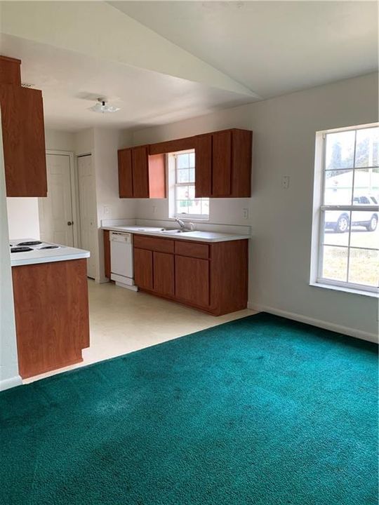 Recently Rented: $1,100 (3 beds, 2 baths, 1129 Square Feet)